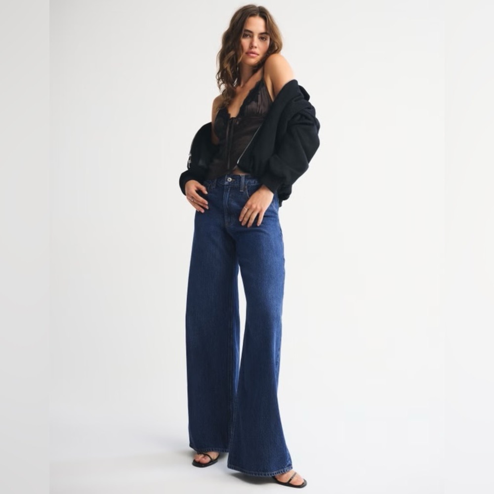 NWT! Abercrombie Lightweight Drapey Rigid High Rise Wide Leg Jean 27 LONG